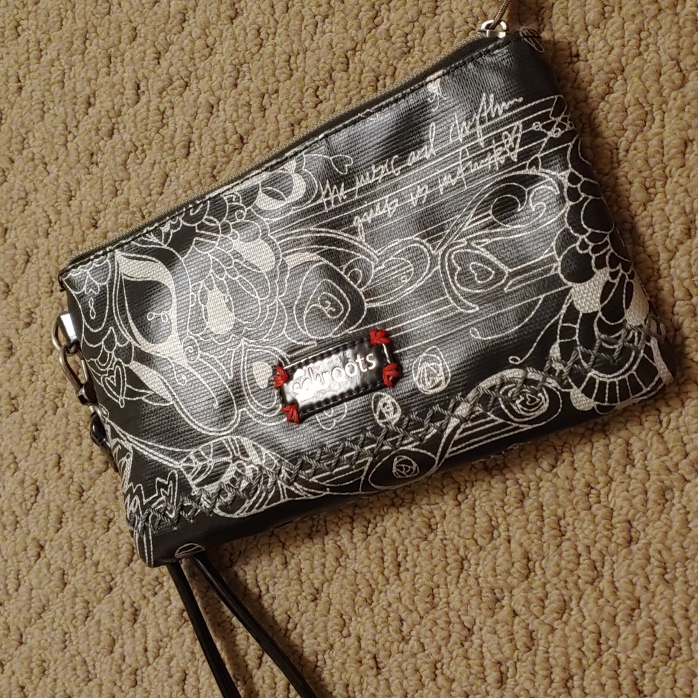Sakroots women's charging wristlet
